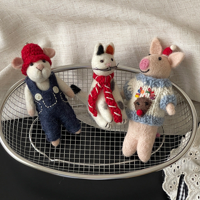 Red Hat & Overalls Mouse Wool Felt Pendant